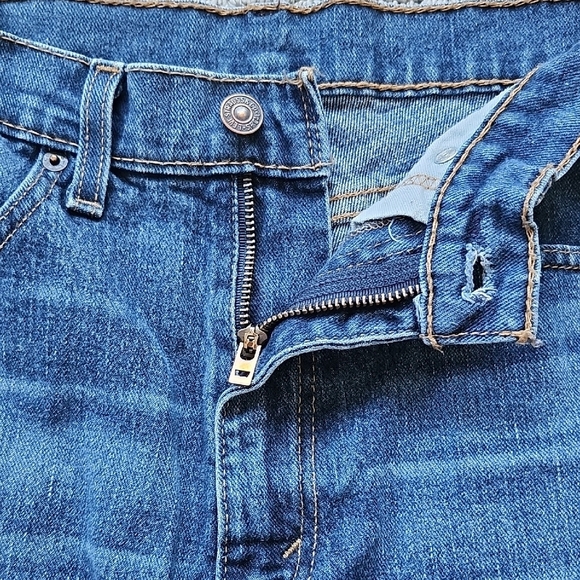 Lev'is Men's Boot Cut Denim Jean Size 34X30. 5 Pocket Classic Wash. - Picture 2 of 9